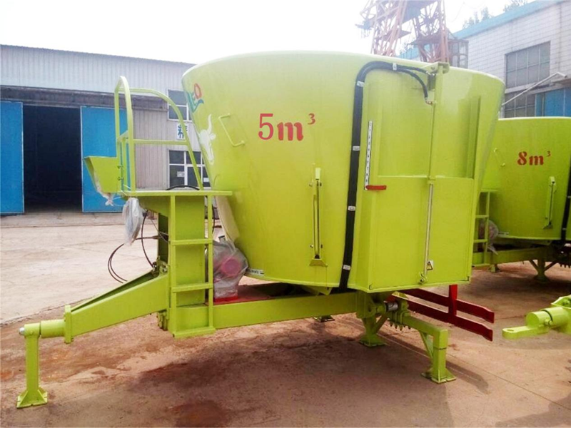 TMR Feed mixing truck